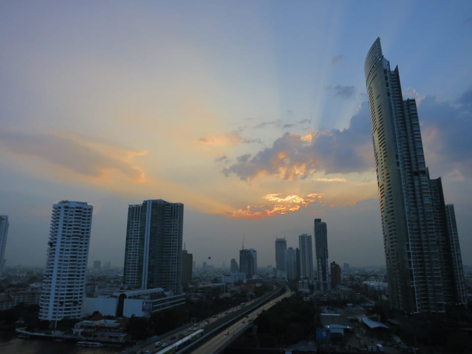 Blick aus dem Krungthep Deluxe Balcony Room Shangri-La Hotel, Bangkok