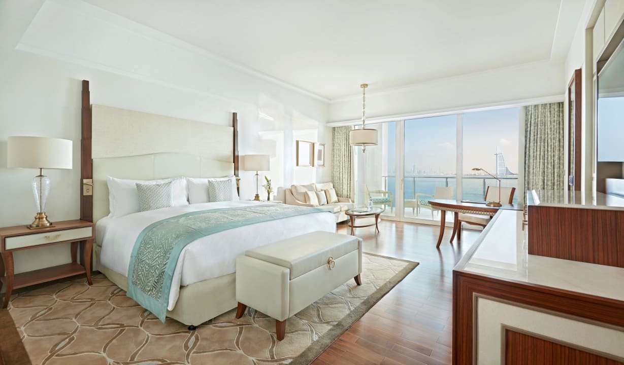 "Deluxe Skyline Sea View r..." Waldorf Astoria Dubai Palm Jumeirah