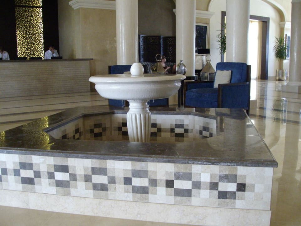 Brunnen vor Rezeption JAZ Aquamarine Resort