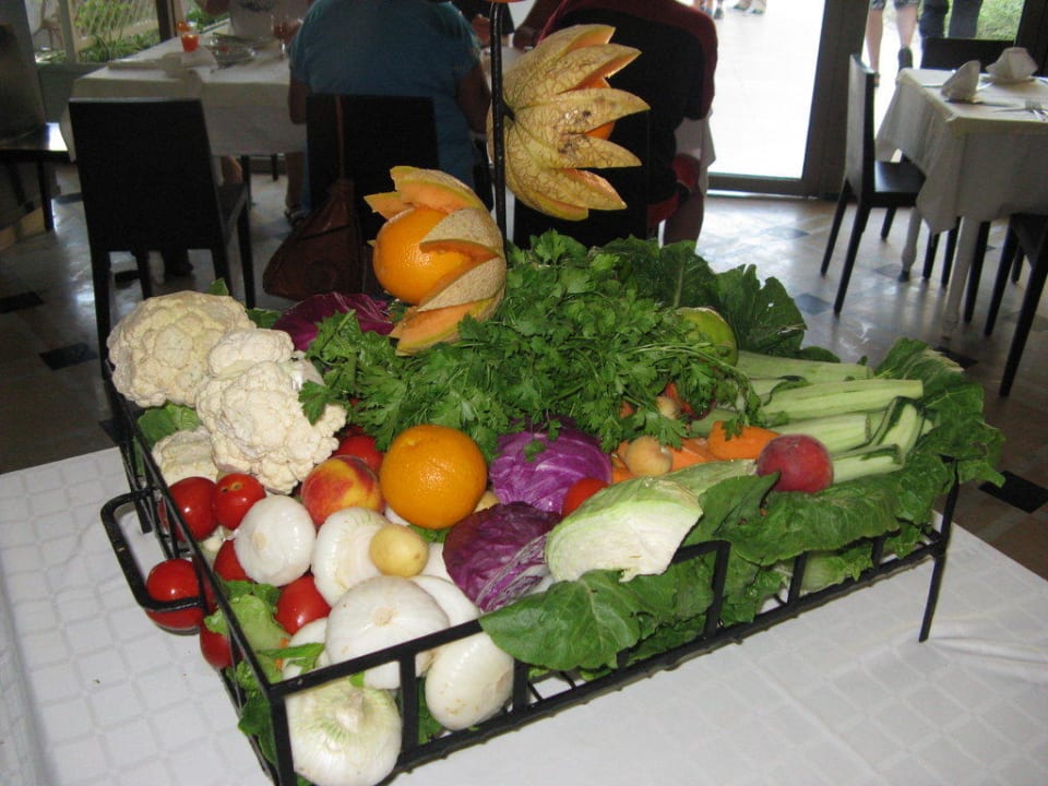 Schnitzereien mit Obst Calimera One Resort Jockey