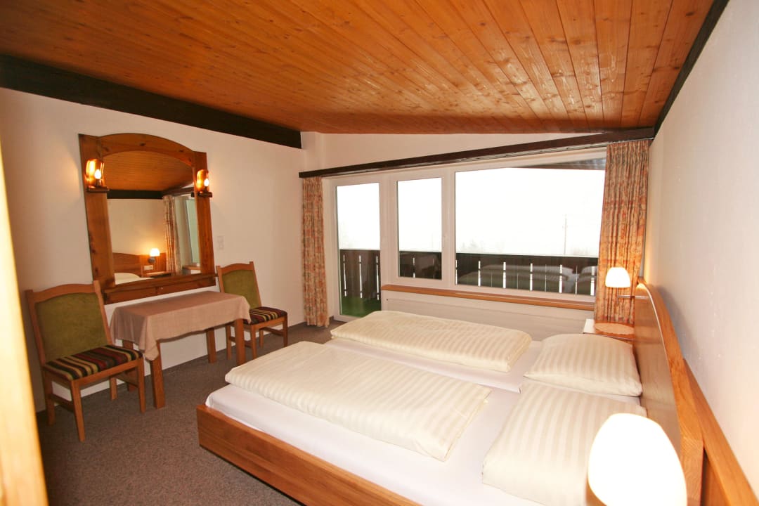 Doppelzimmer im 1. Stock mit Balkon Chalets St. Wendelin