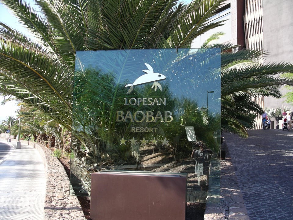 Eingang Lopesan Baobab Resort