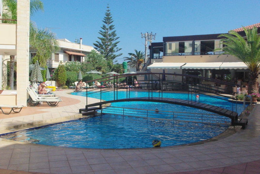 Główny basen Creta Palm Resort