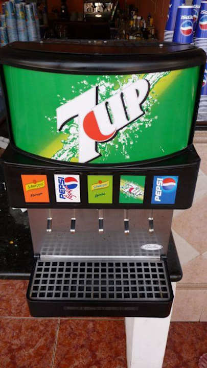 Getränkeautomat an der Bar Coral Compostela Beach Golf