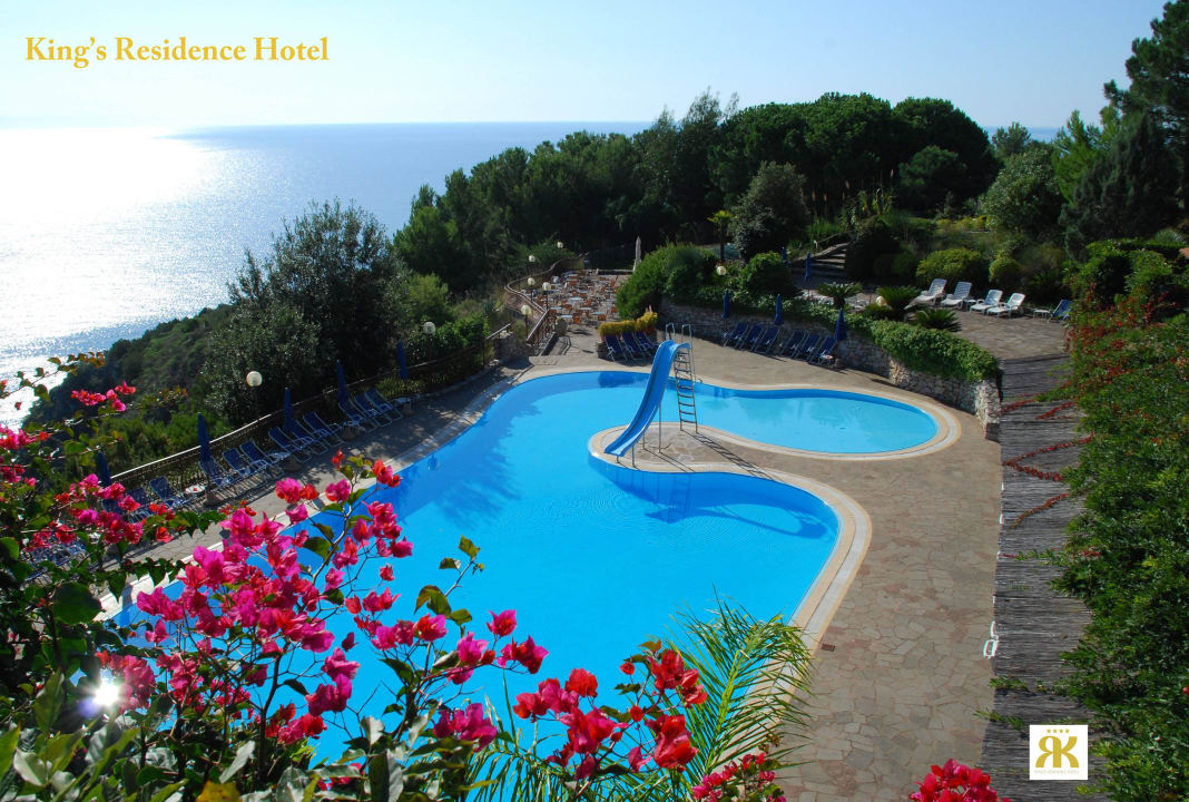 Pool area King's Residence Hotel