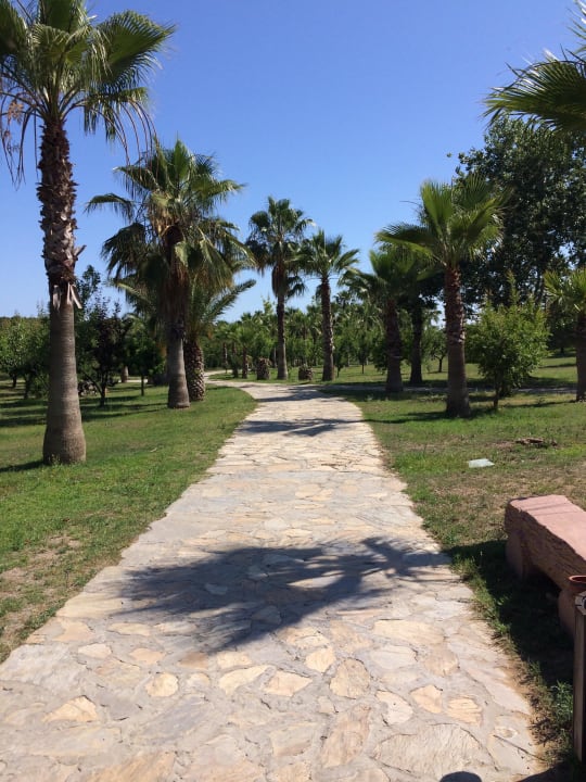 Weg zum Strand Club Grand Aqua