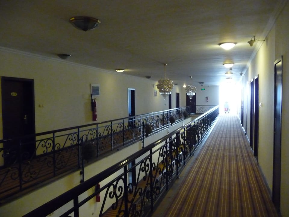 Flur Debre Damo Hotel