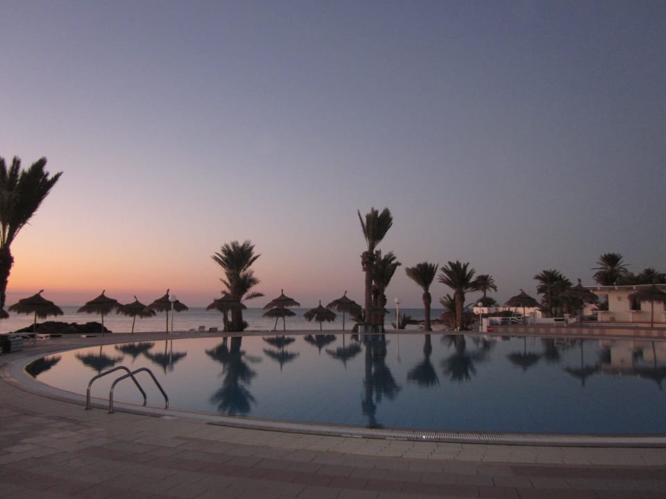 Piscine à la plage Hotel El Mouradi Djerba Menzel