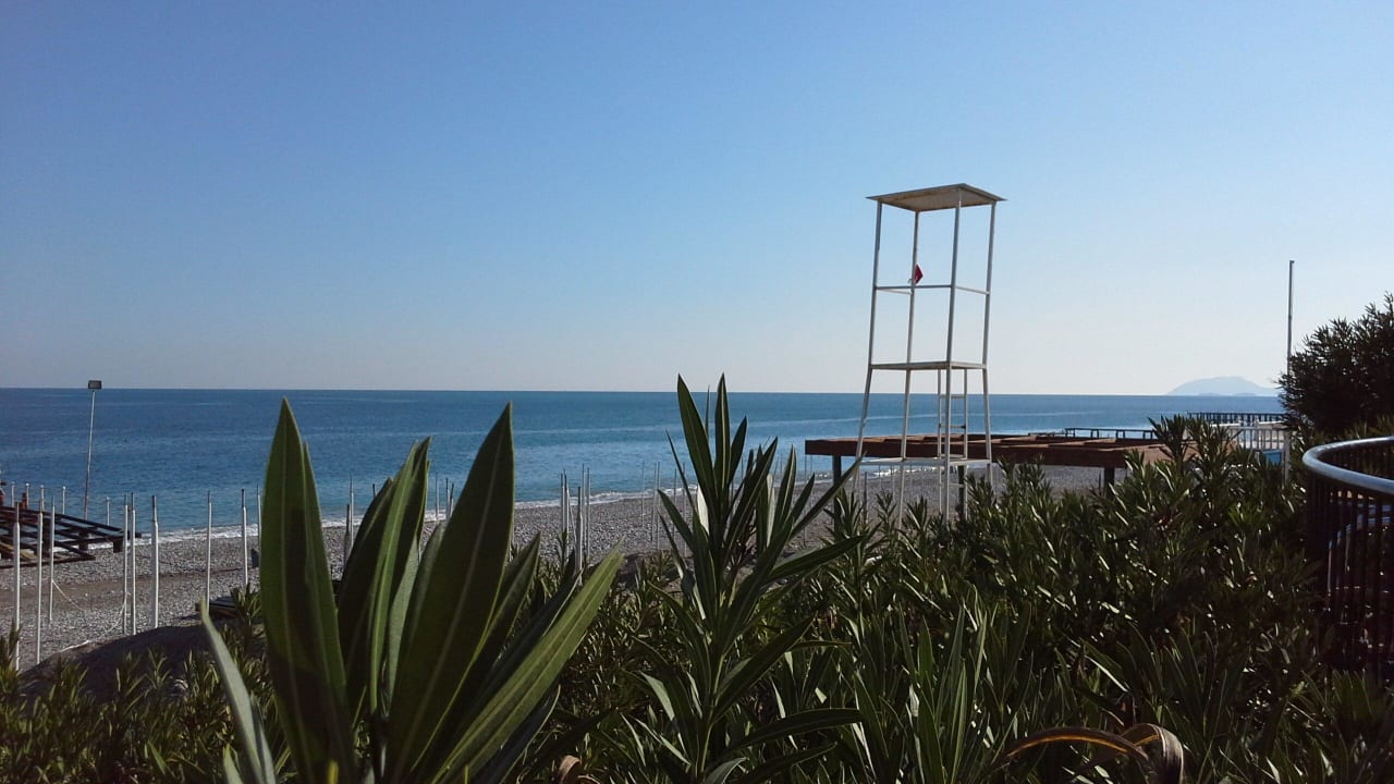 Strand Akka Alinda Hotel