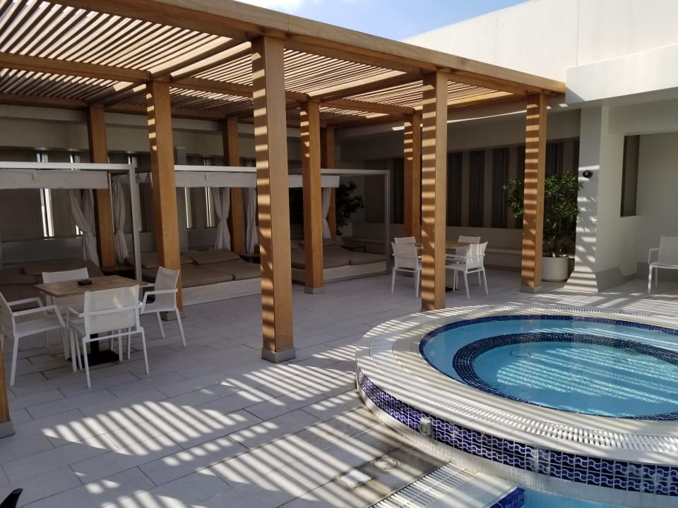 Pool Al Maha Arjaan by Rotana