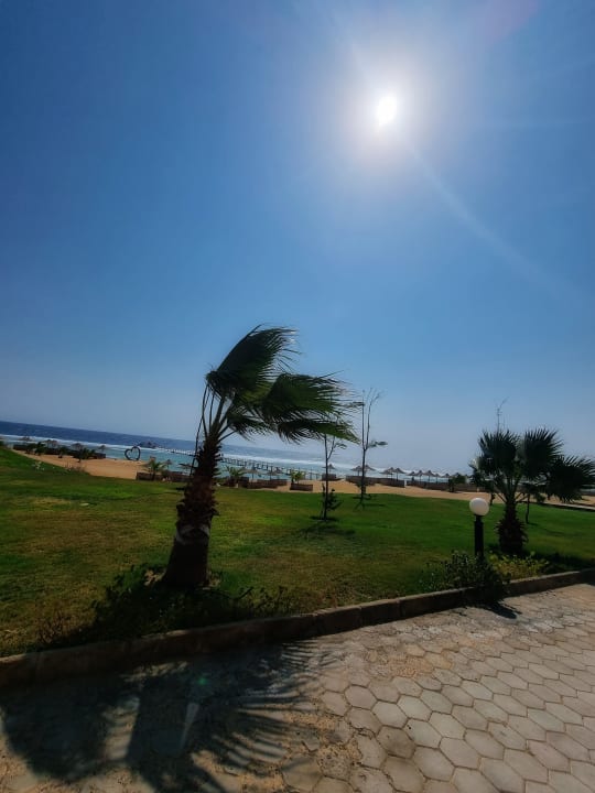 Gartenanlage Three Corners Happy Life Beach Resort