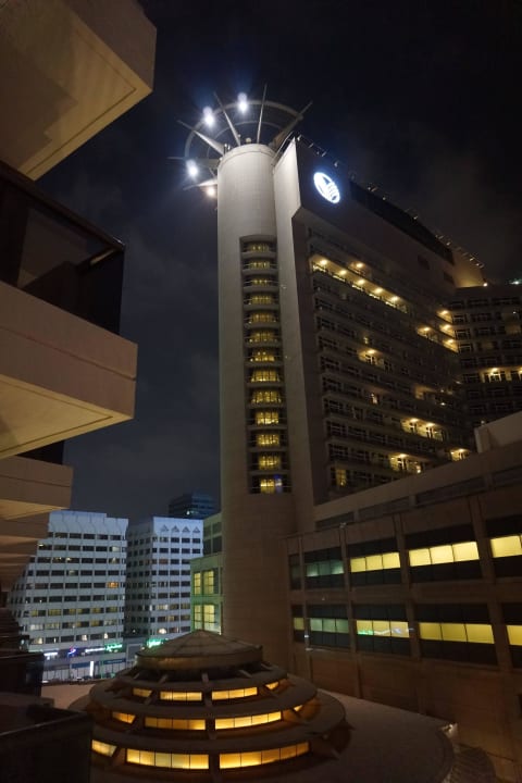 Hotel bei Nacht Beach Rotana