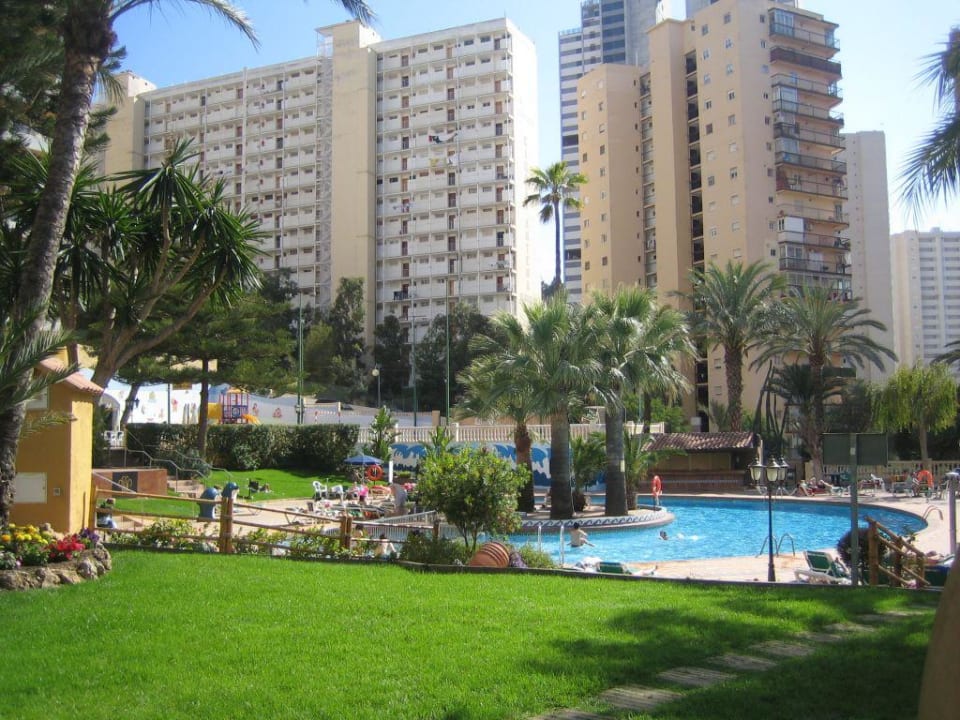 Blick vom Pool aufs Hotel Hotel Benidorm East by Pierre & Vacances