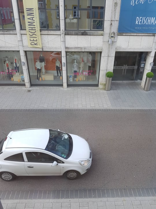 Hauptstrasse - leider laut JOESEPP´S HOTEL am Hallhof