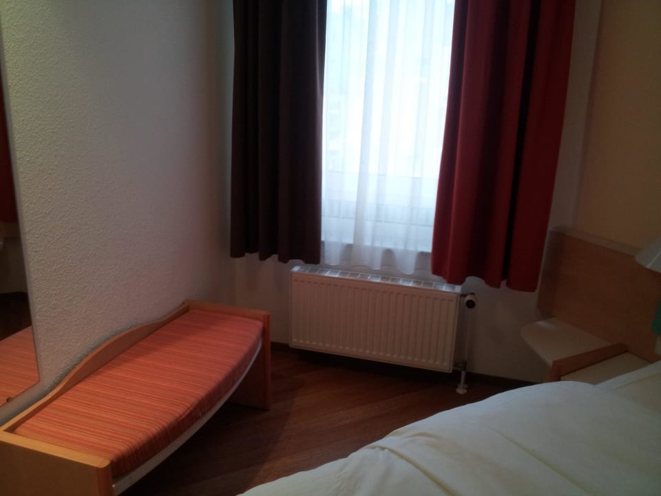 Sitzbank Hotel Ibis Frankfurt Centrum