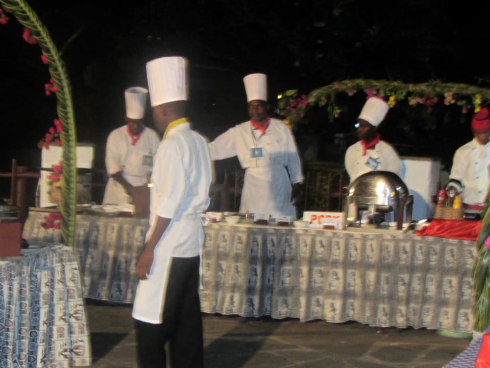 Buffet auf Terrasse Diamonds Leisure Beach & Golf Resort