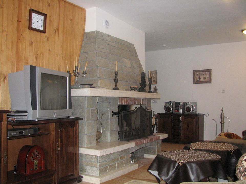 Вилла Елица-салон с камином Hotel Elitza