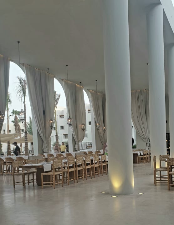 Gastro Serry Beach Resort