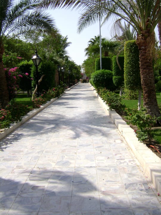 Ein Weg im Garten The Grand Hotel Hurghada