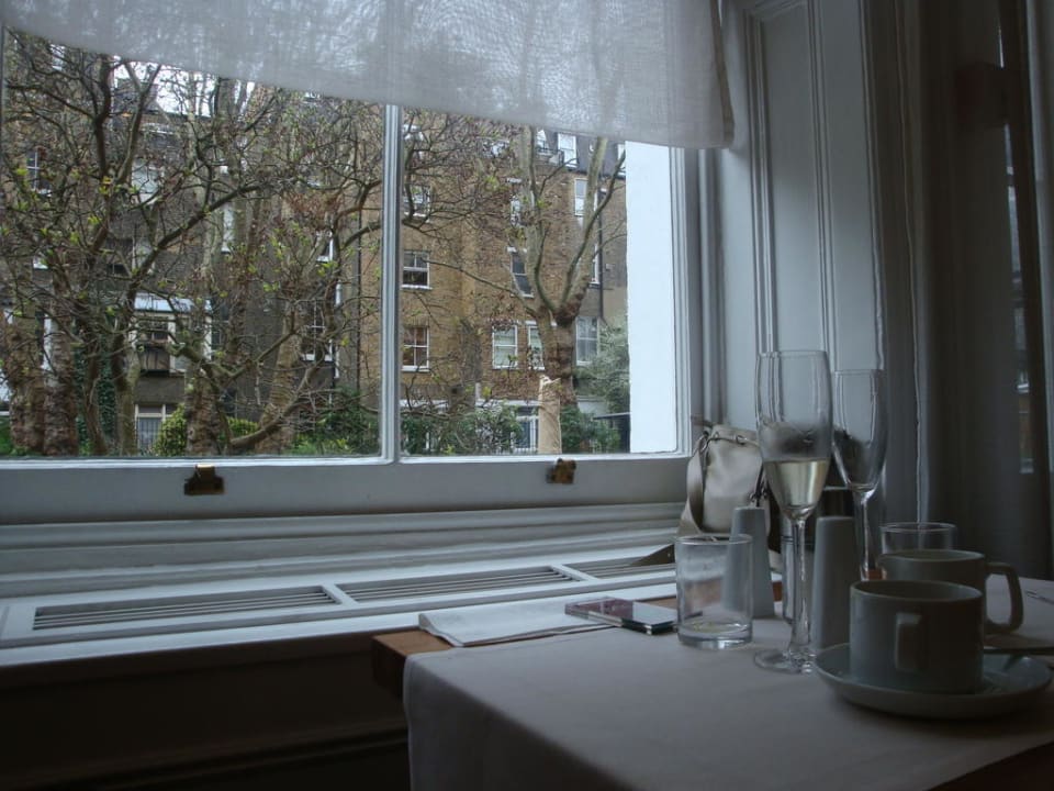 Frühstück am Fenster K+K Hotel George