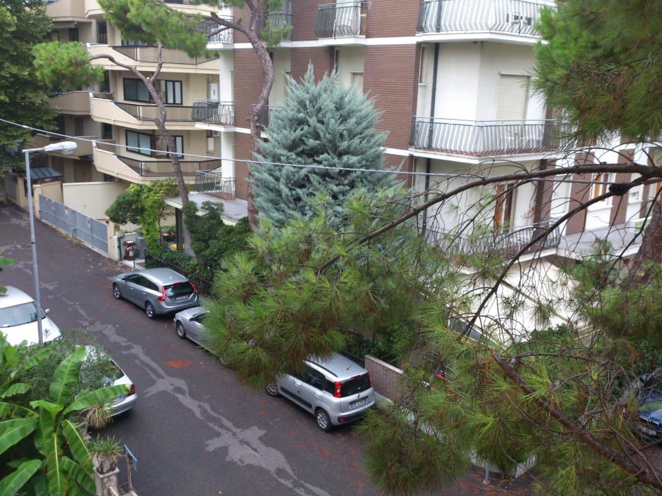 Widok na ulicę z pokoju Hotel Niagara Rimini