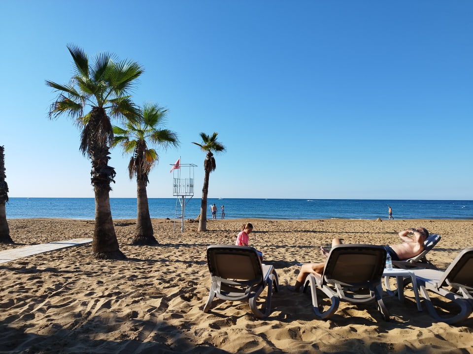 Strand Club Grand Side