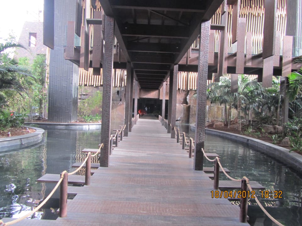 Der Weg zum Restaurant Lopesan Baobab Resort