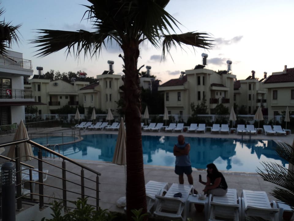 Abends am Pool Maya World Park Hotel