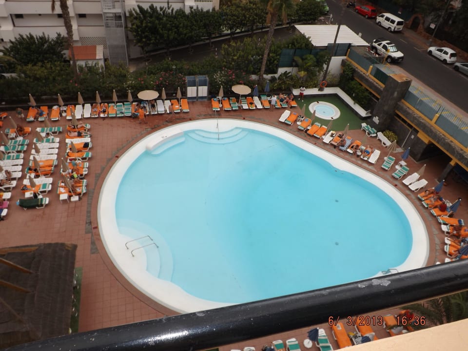 Ein Teil der Poolanlage allsun Hotel Lucana