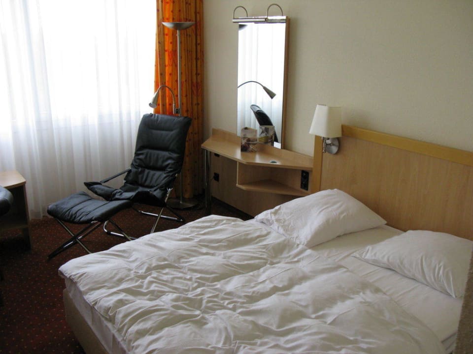 Innenansicht Zimmer Hotel NH Leipzig Messe