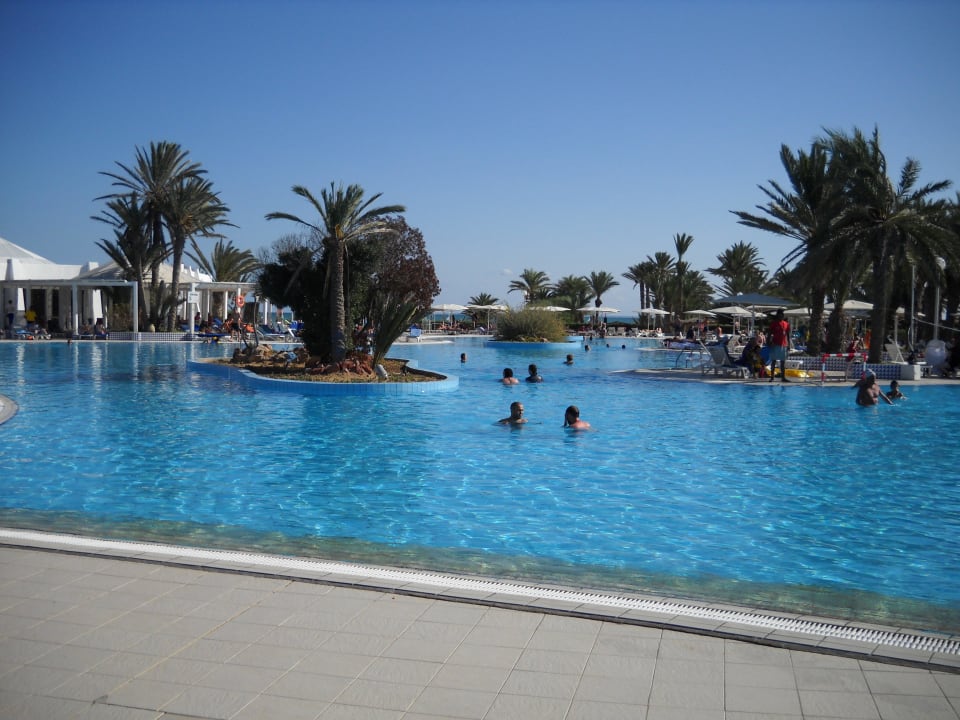 Großer Salzwasserpool Hotel El Mouradi Djerba Menzel