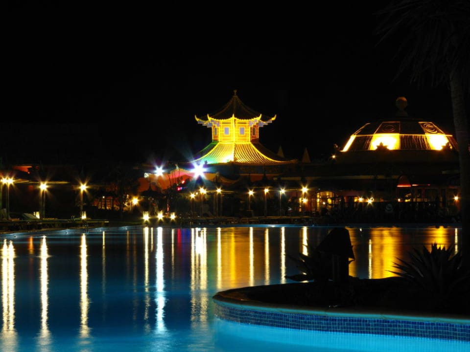 Pool bei Nacht Pickalbatros Jungle Aqua Park Resort - Neverland Hurghada