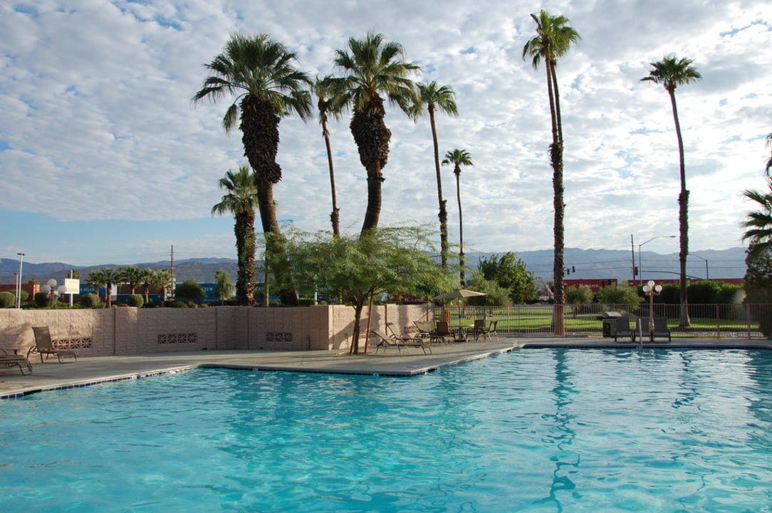 Große Poolanlage Best Western Hotel Date Tree Inn