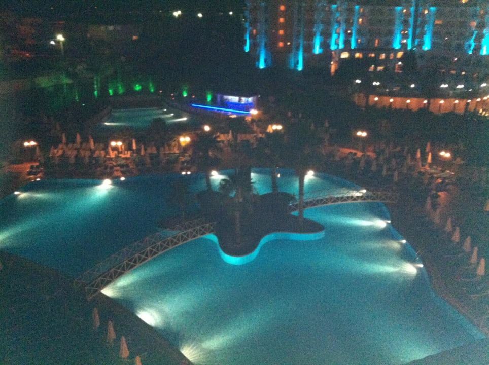 Hauptpool bei nacht Side Mare Resort & Spa