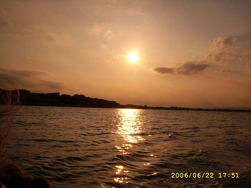 Sonnenuntergang vom boot aus DIT Majestic Beach Resort