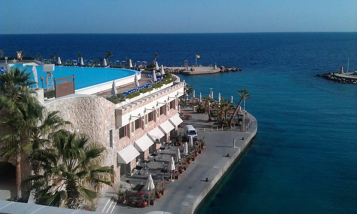 Панорама бухты, кафе Моцар и ресторана Харбор Pickalbatros Citadel Resort