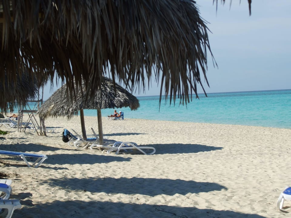 Die Schirme sind schon Sturmerprobt.. Hotel Sol Cayo Santa Maria