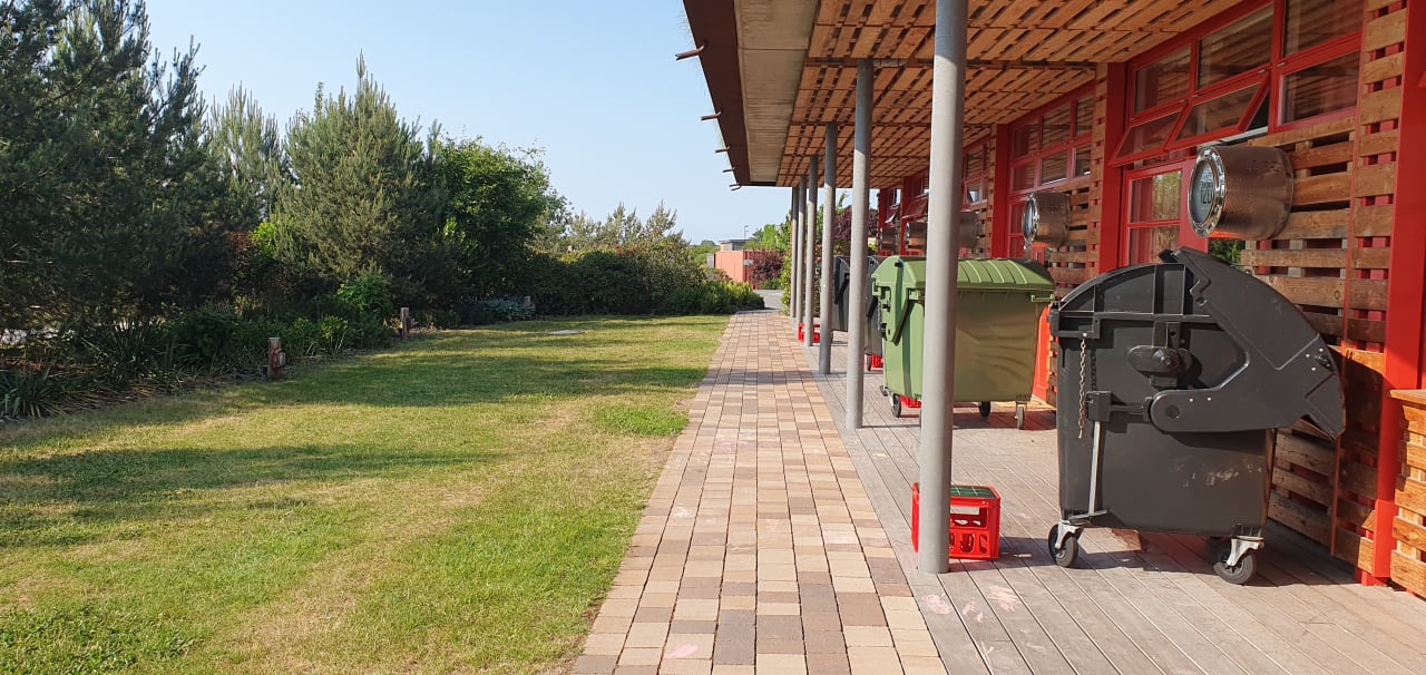 Außenansicht Alles Paletti Karls Upcycling Hotel