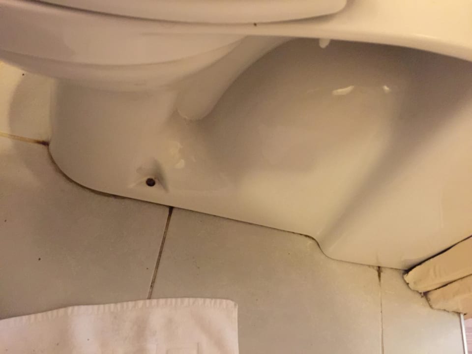 Toilettenbefestigung wackelt Hotel Diva's