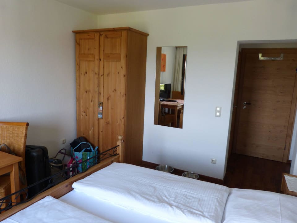 Kleiderschrank Hotel Bergfried