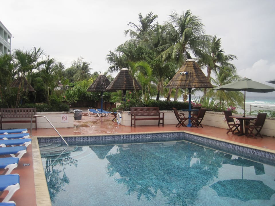 Pool Coconut Court Beach Hotel