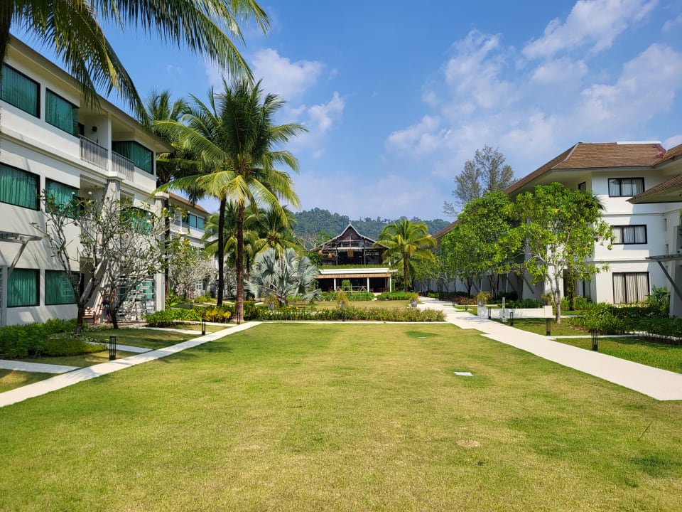 Gartenanlage Outrigger Khao Lak Beach Resort