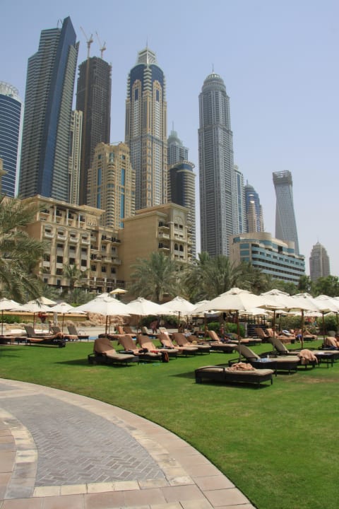 Liegewiese The Westin Dubai Mina Seyahi Beach Resort & Marina