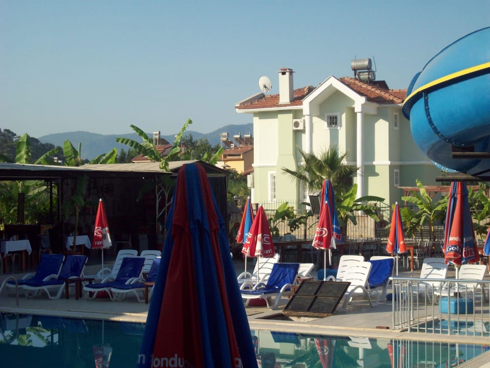 Blick auf die Bar Hotel Nazar Garden