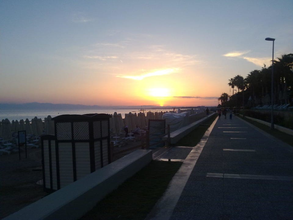 Strandpromenade Melas Resort Hotel