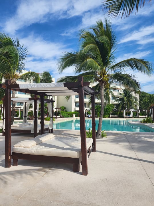 Pool Akumal Bay Beach & Wellness Resort