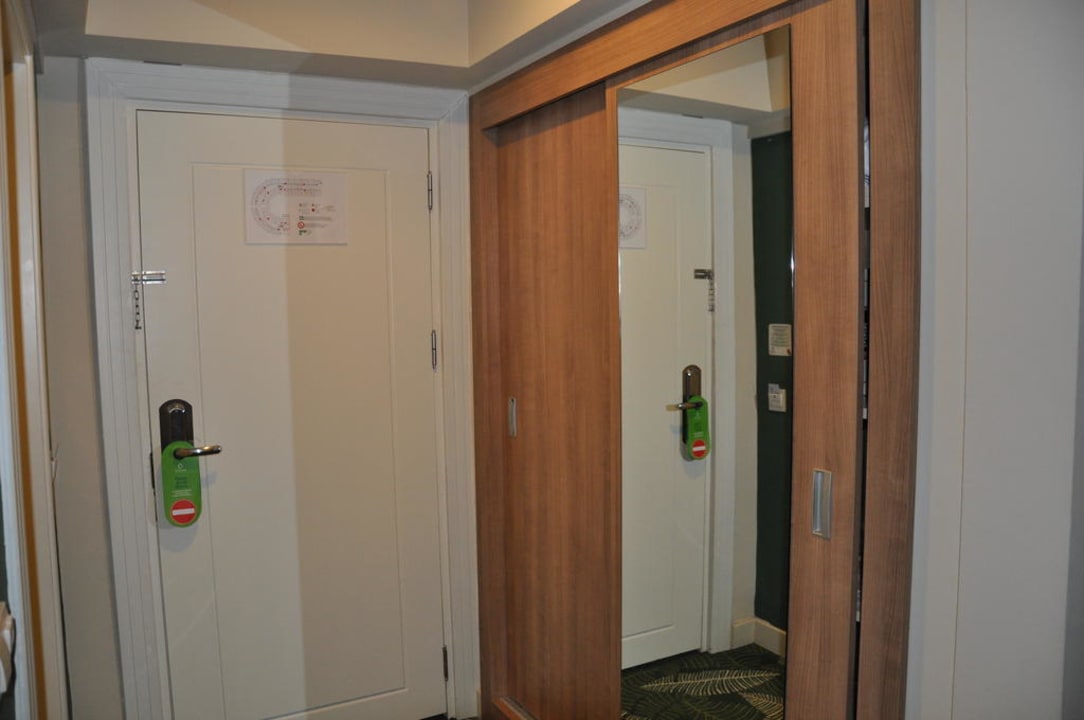 Eingangstür und Wandschrank Marvida Family Eco