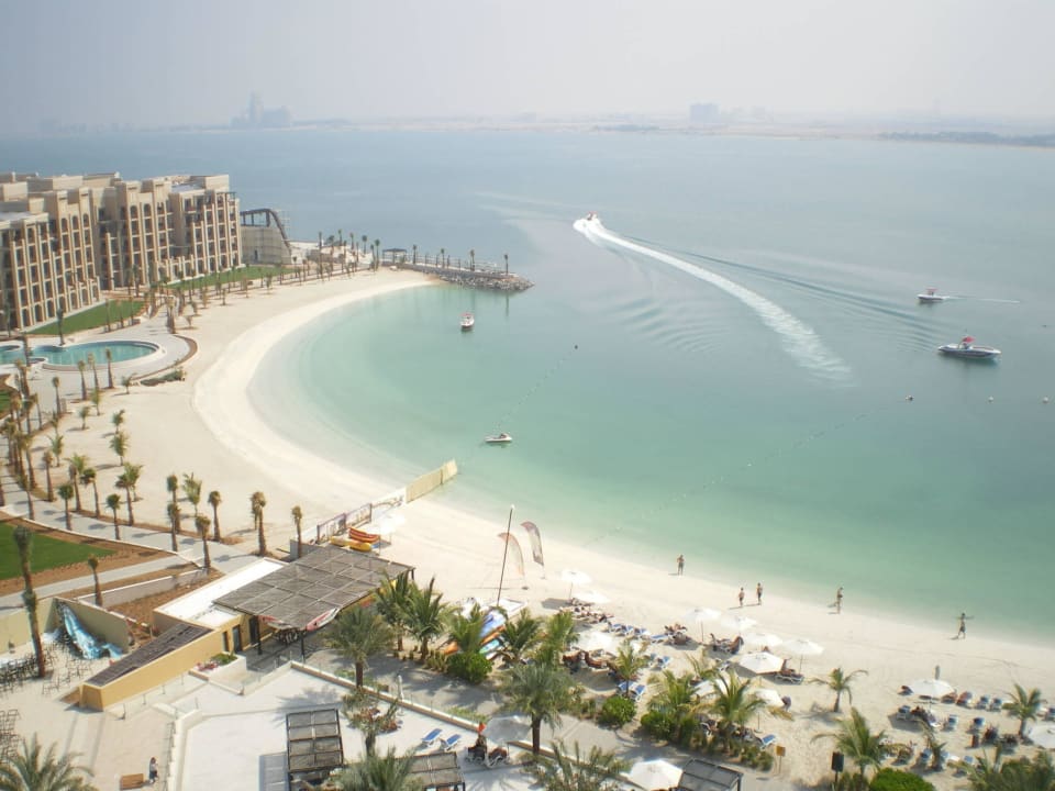 Vom 9. Stock Blick nach Ras al Khamaih DoubleTree by Hilton Resort & Spa Marjan Island