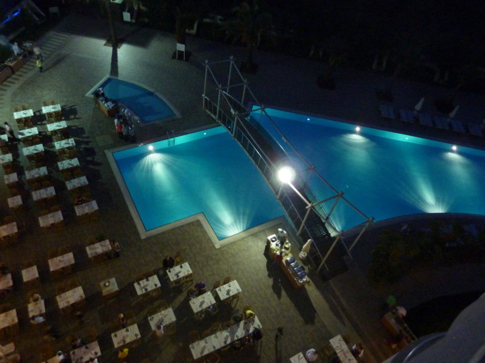 Galaabend Saturn Palace Resort Hotel