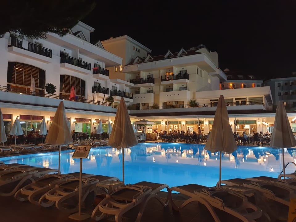 Pool Side Aquamarin Resort & Spa